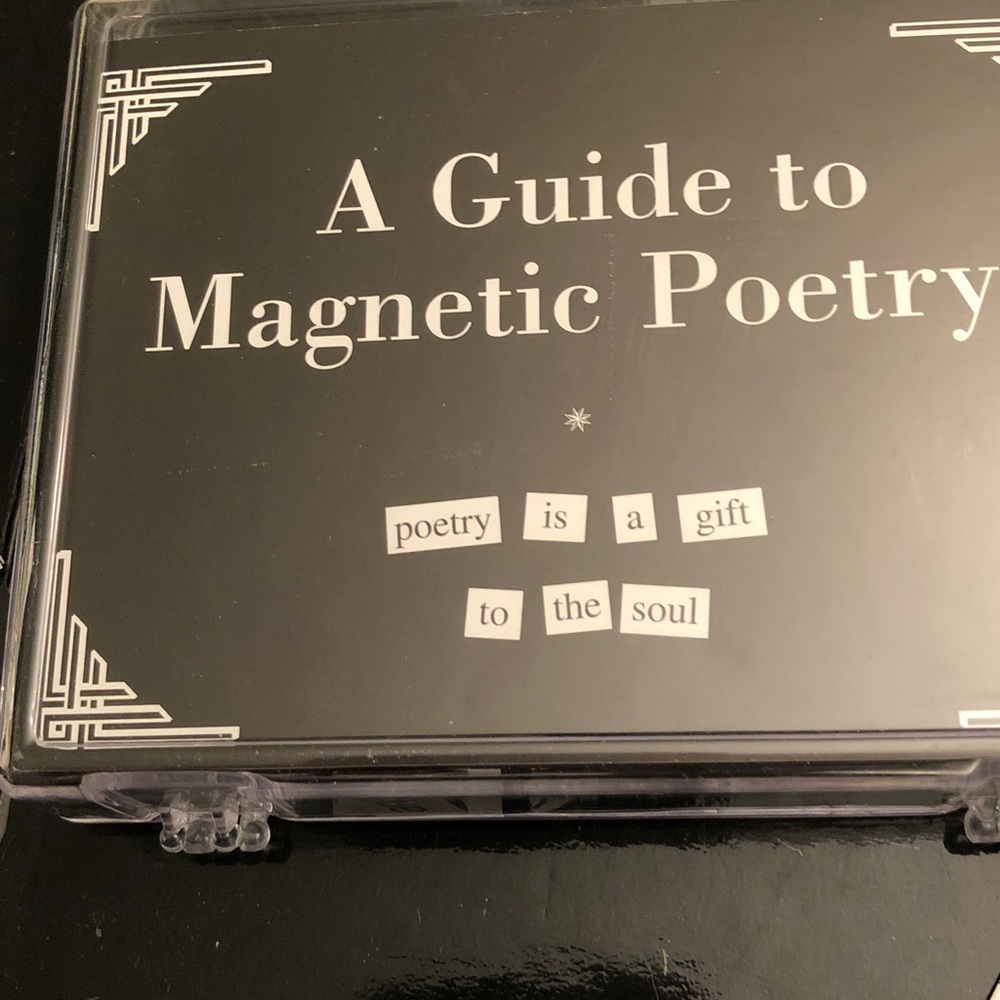 Magnetic Poetry Kit - Black Magnetic Folder & B/W magnetic letters & Guide #1274